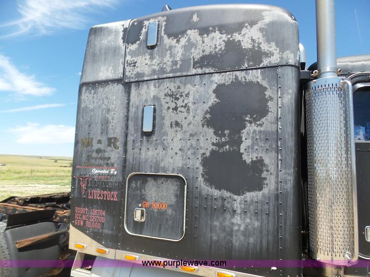 image for item K8443 1995 Peterbilt 379 semi truck