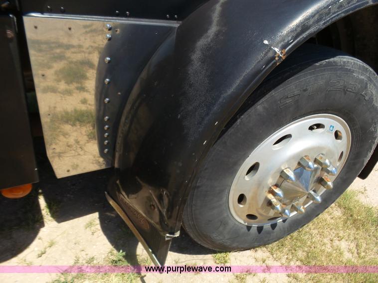 image for item K8443 1995 Peterbilt 379 semi truck