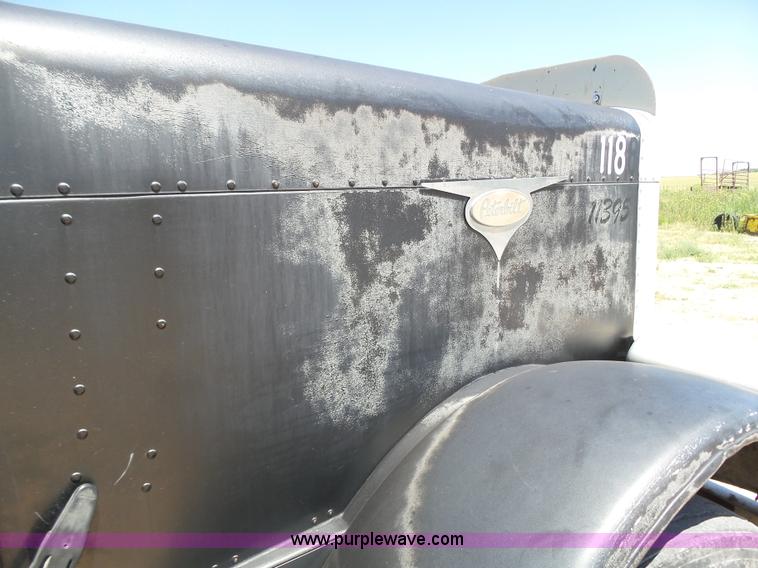 image for item K8443 1995 Peterbilt 379 semi truck