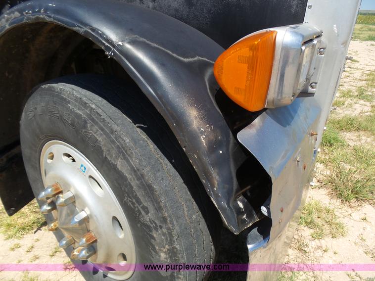 image for item K8443 1995 Peterbilt 379 semi truck