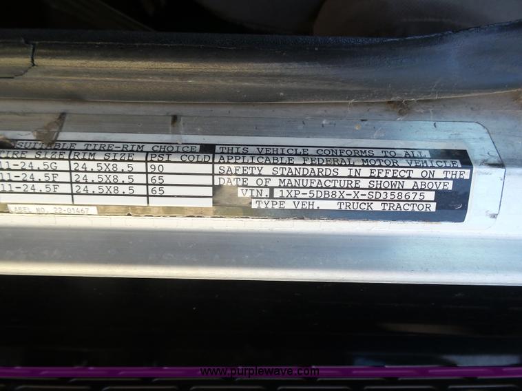 image for item K8443 1995 Peterbilt 379 semi truck