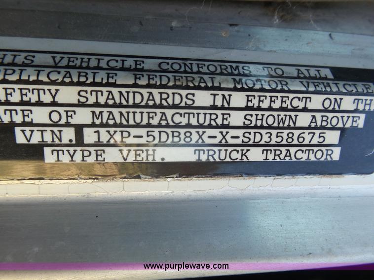 image for item K8443 1995 Peterbilt 379 semi truck