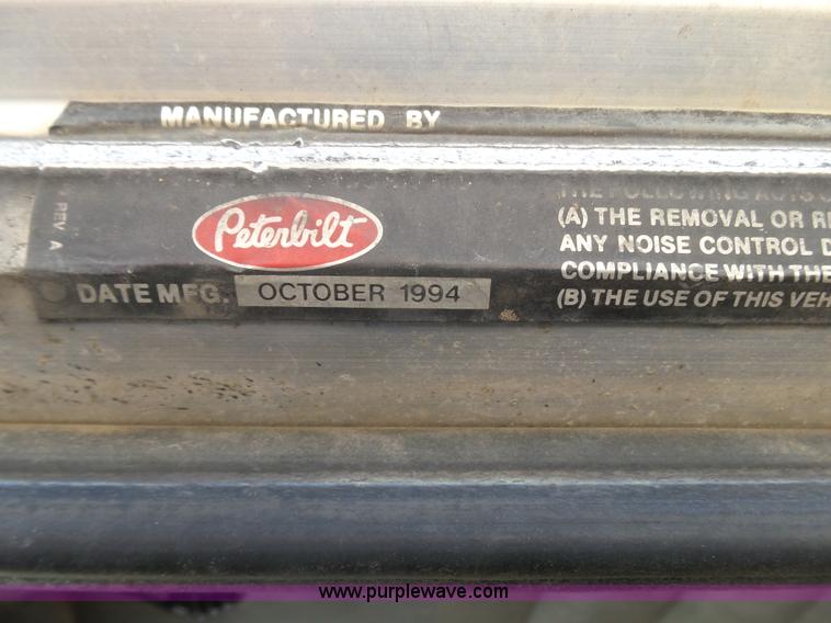 image for item K8443 1995 Peterbilt 379 semi truck