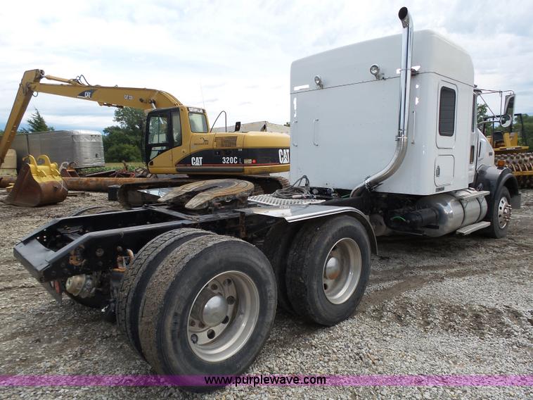 image for item K8449 2005 Kenworth T800B semi truck