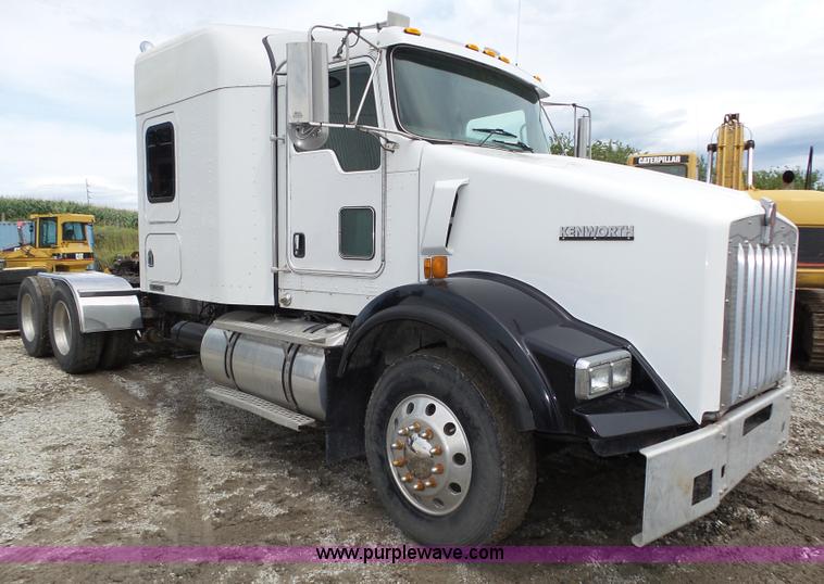 image for item K8449 2005 Kenworth T800B semi truck