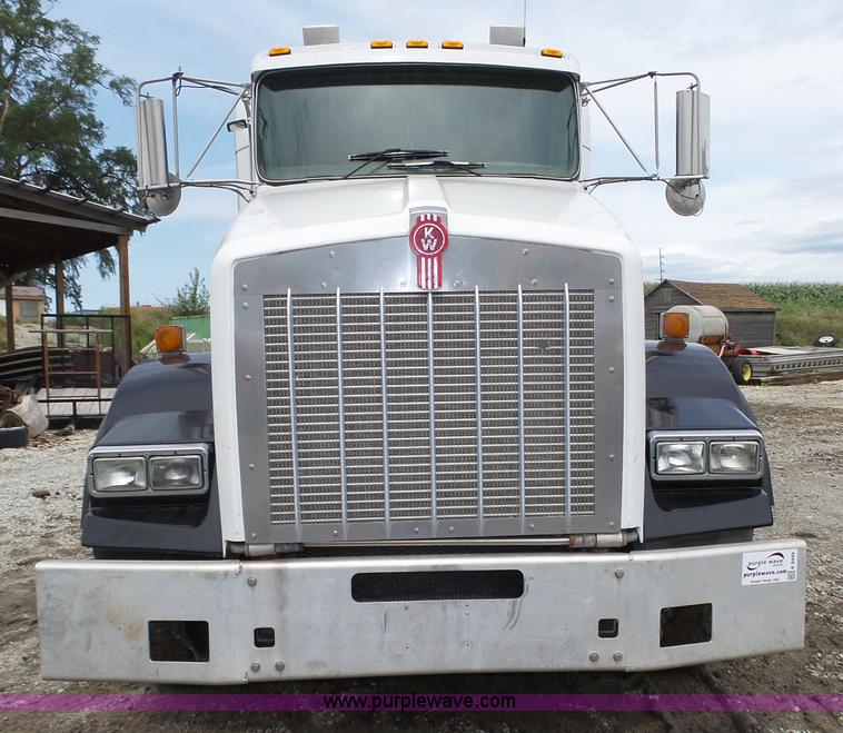 image for item K8449 2005 Kenworth T800B semi truck