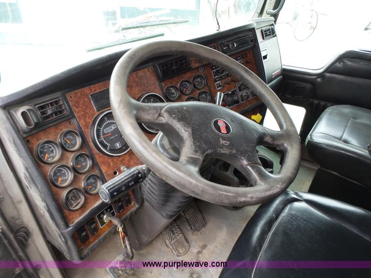 image for item K8449 2005 Kenworth T800B semi truck