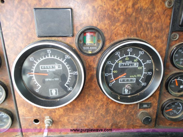 image for item K8449 2005 Kenworth T800B semi truck