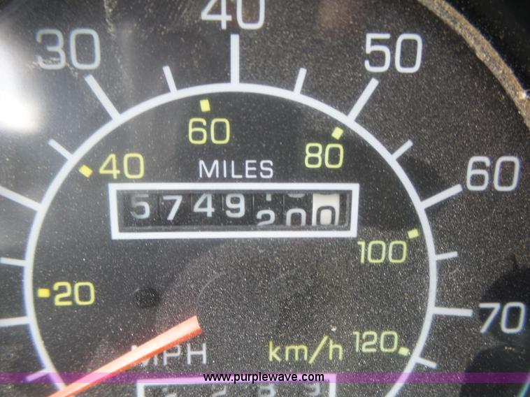 image for item K8449 2005 Kenworth T800B semi truck