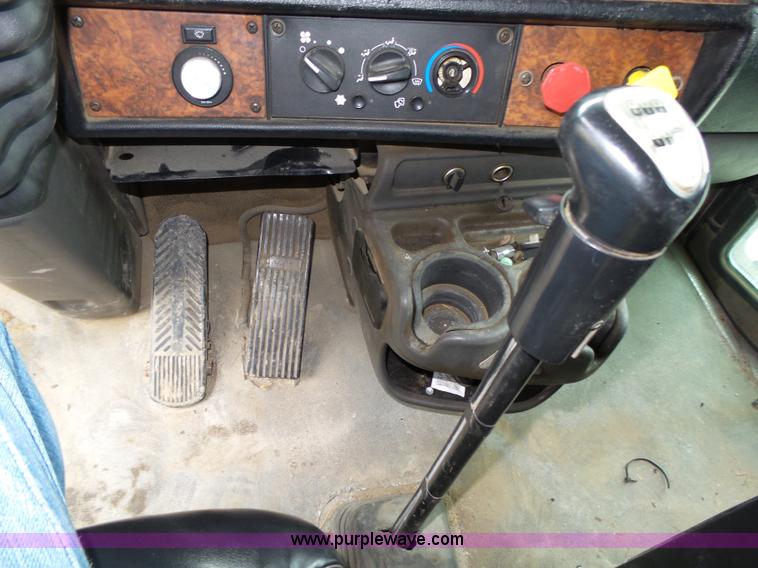 image for item K8449 2005 Kenworth T800B semi truck