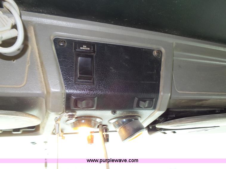 image for item K8449 2005 Kenworth T800B semi truck