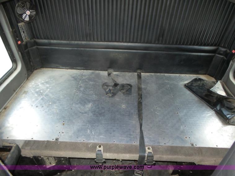 image for item K8449 2005 Kenworth T800B semi truck