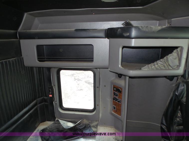 image for item K8449 2005 Kenworth T800B semi truck