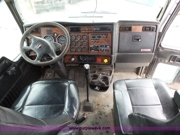 image for item K8449 2005 Kenworth T800B semi truck