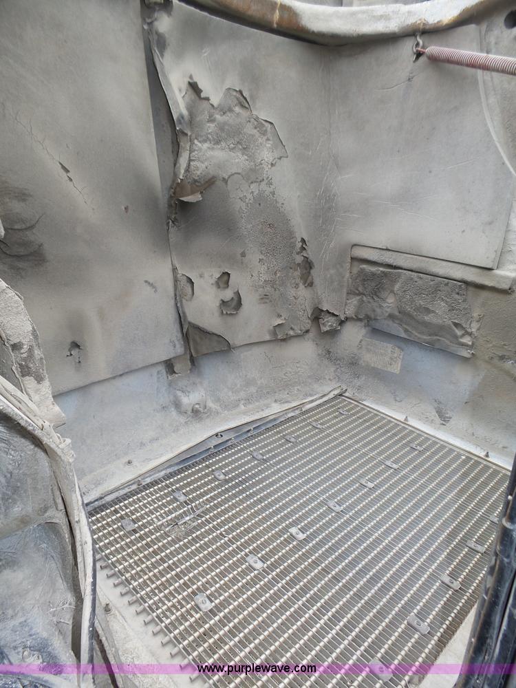 image for item K8449 2005 Kenworth T800B semi truck