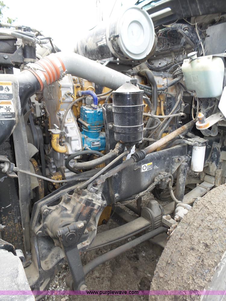 image for item K8449 2005 Kenworth T800B semi truck