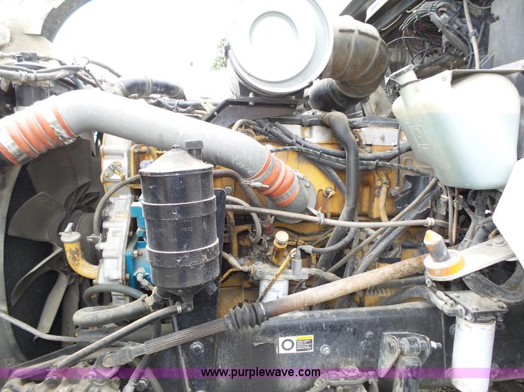 image for item K8449 2005 Kenworth T800B semi truck