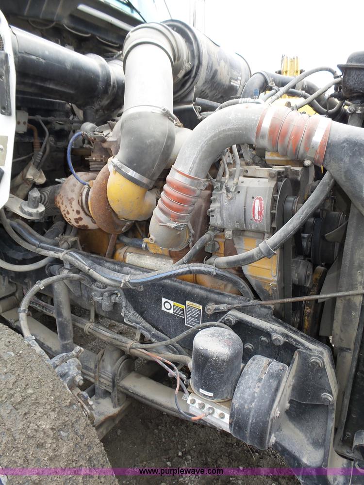 image for item K8449 2005 Kenworth T800B semi truck