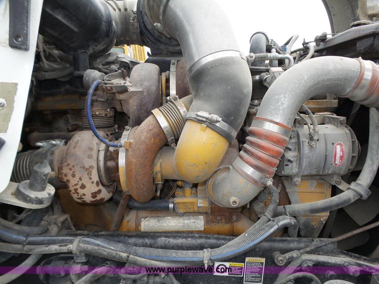 image for item K8449 2005 Kenworth T800B semi truck