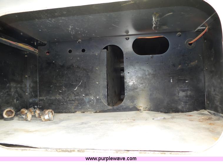 image for item K8449 2005 Kenworth T800B semi truck