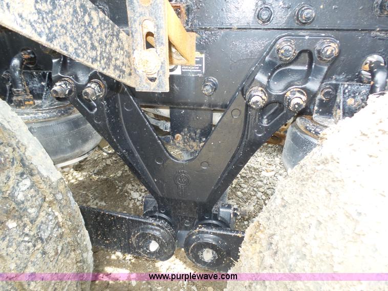 image for item K8449 2005 Kenworth T800B semi truck