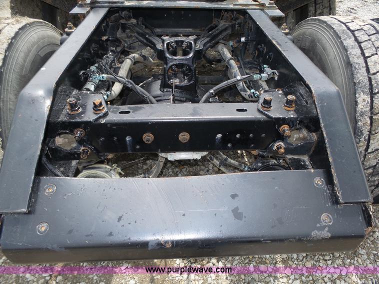 image for item K8449 2005 Kenworth T800B semi truck