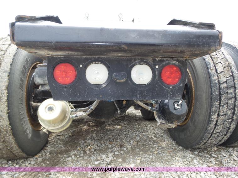 image for item K8449 2005 Kenworth T800B semi truck