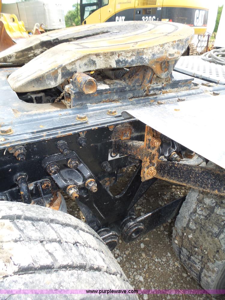 image for item K8449 2005 Kenworth T800B semi truck