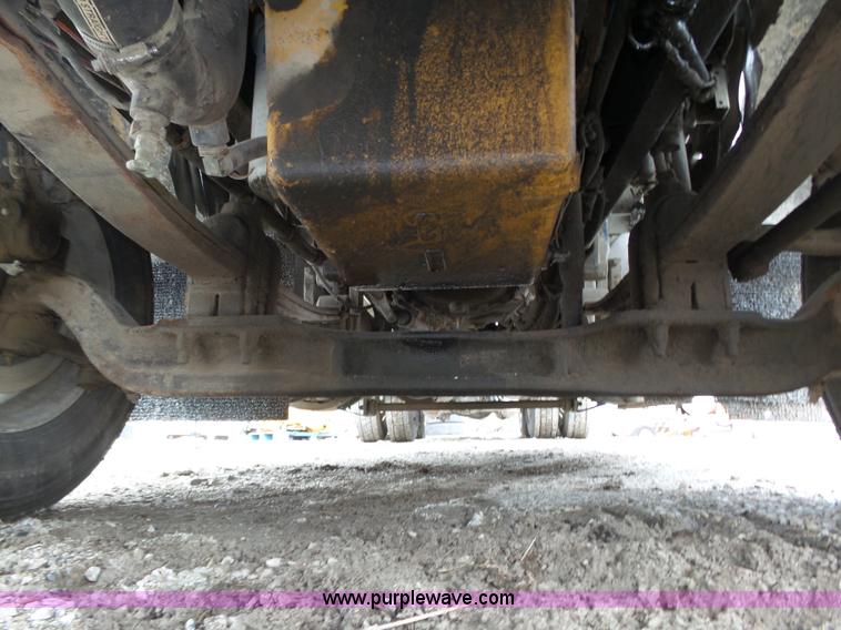 image for item K8449 2005 Kenworth T800B semi truck