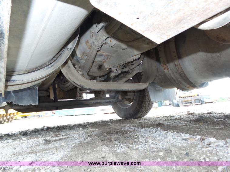 image for item K8449 2005 Kenworth T800B semi truck