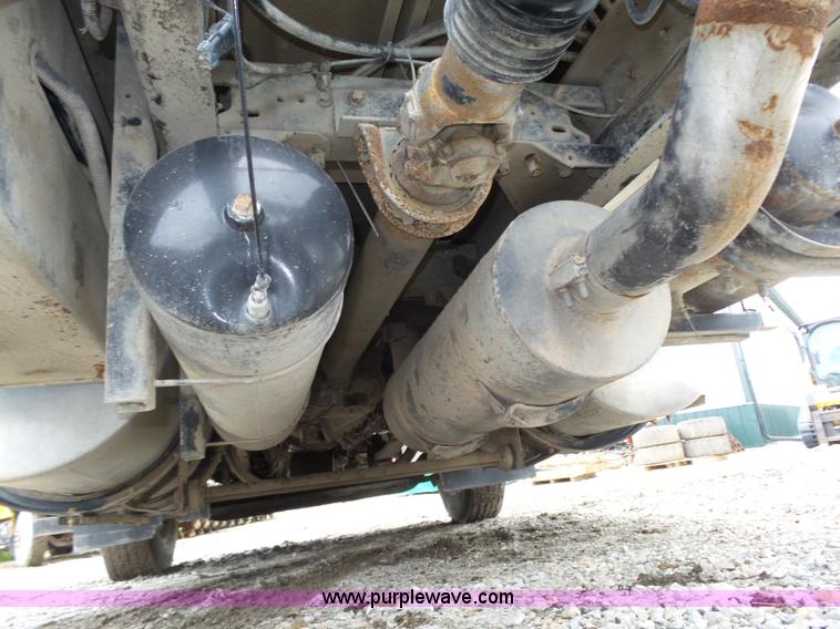 image for item K8449 2005 Kenworth T800B semi truck