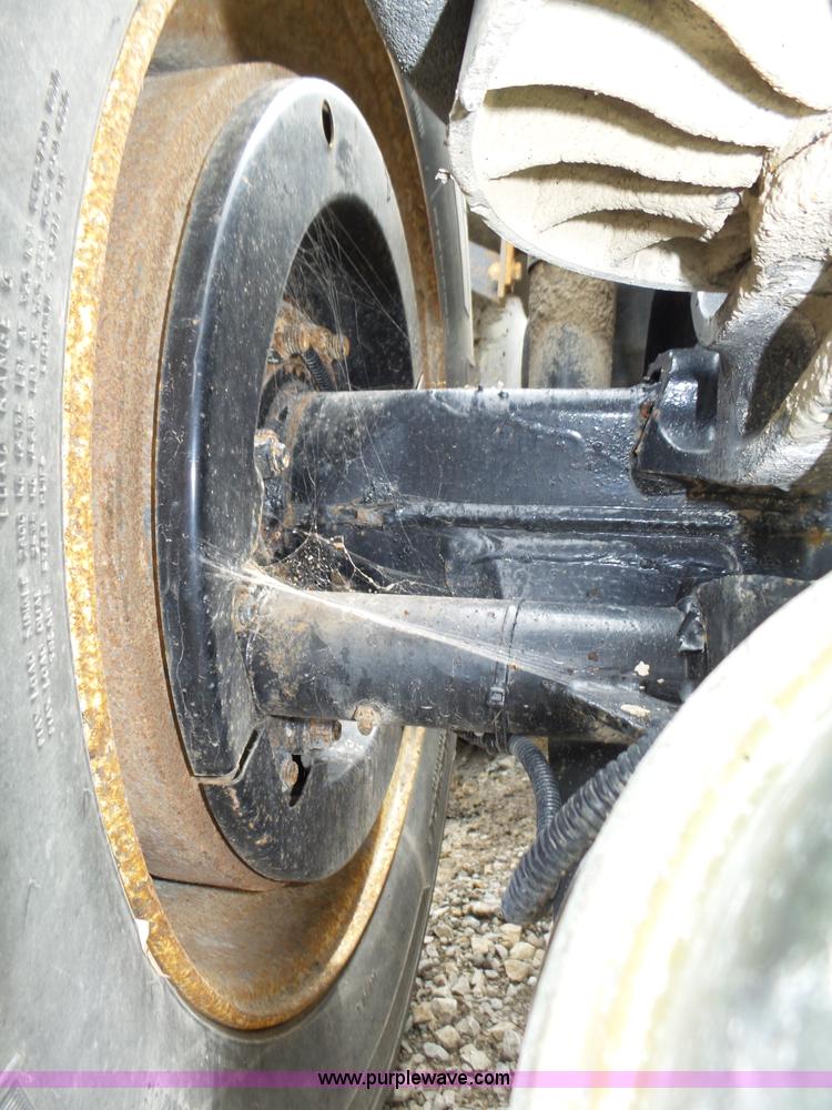 image for item K8449 2005 Kenworth T800B semi truck