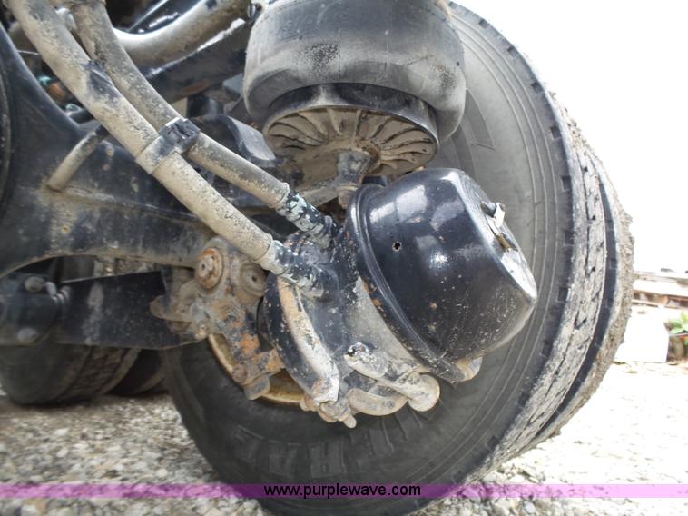 image for item K8449 2005 Kenworth T800B semi truck