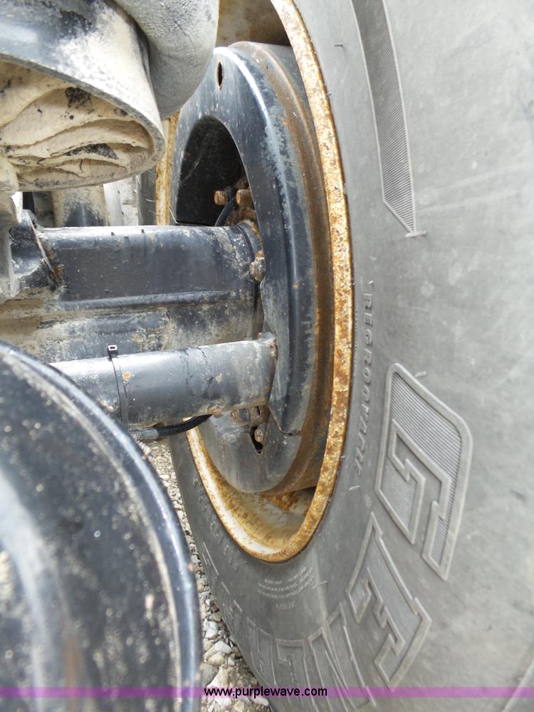 image for item K8449 2005 Kenworth T800B semi truck