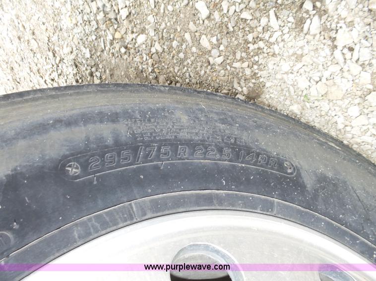 image for item K8449 2005 Kenworth T800B semi truck