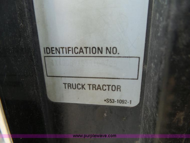 image for item K8449 2005 Kenworth T800B semi truck