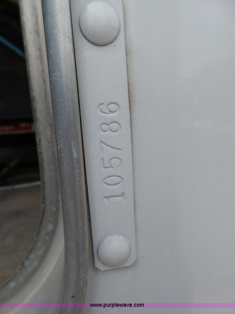 image for item K8449 2005 Kenworth T800B semi truck