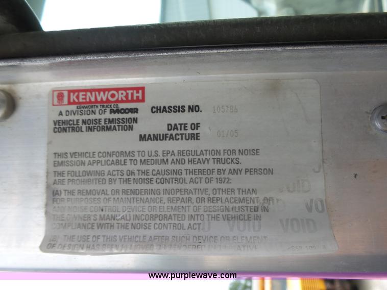 image for item K8449 2005 Kenworth T800B semi truck