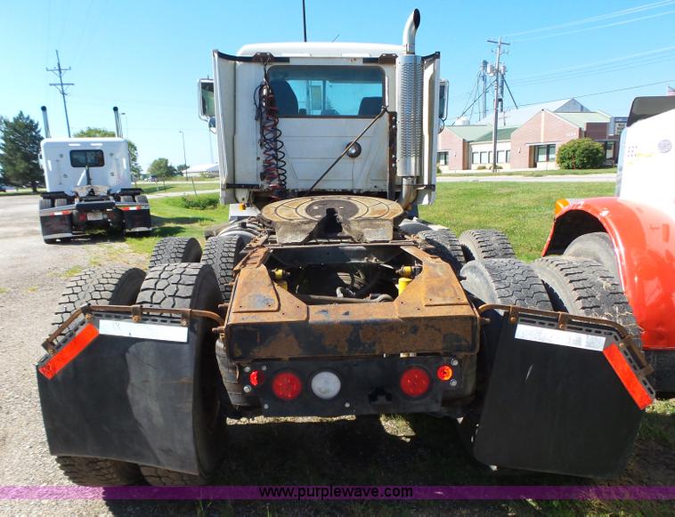 image for item L4005 2002 Mack CH613 semi truck