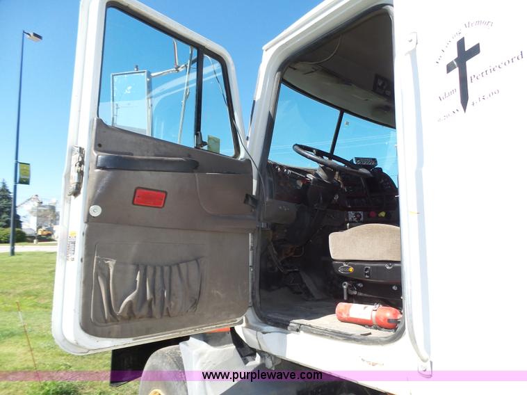 image for item L4005 2002 Mack CH613 semi truck