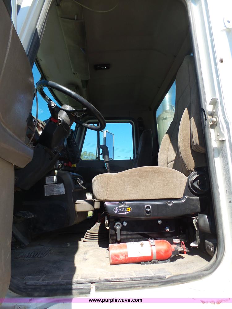 image for item L4005 2002 Mack CH613 semi truck