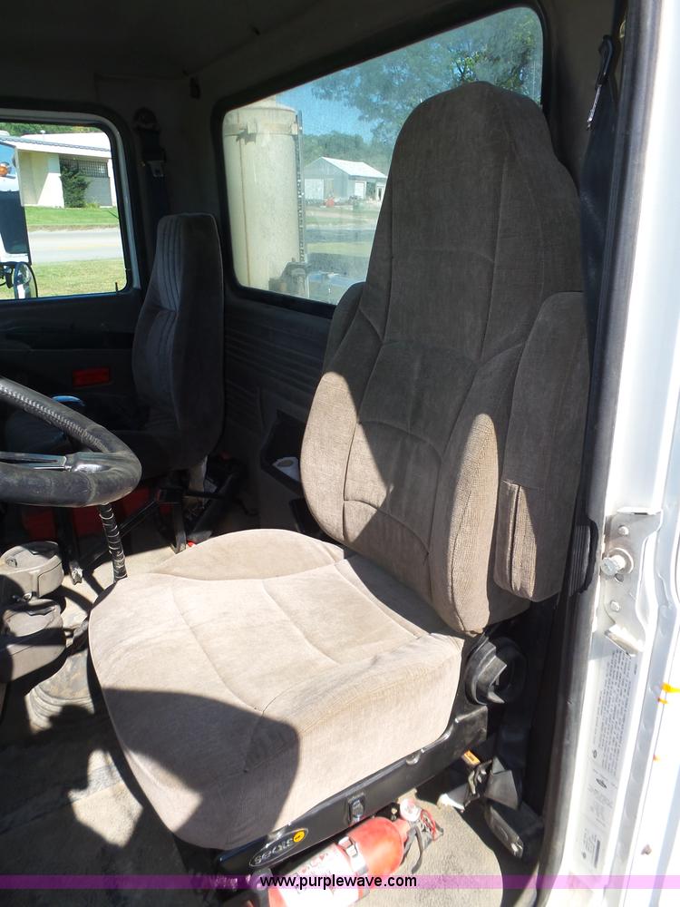 image for item L4005 2002 Mack CH613 semi truck