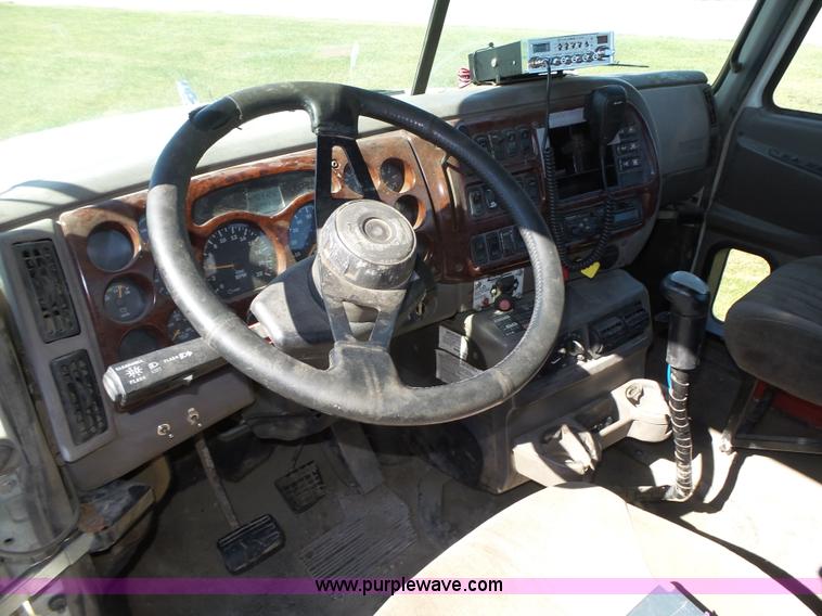 image for item L4005 2002 Mack CH613 semi truck