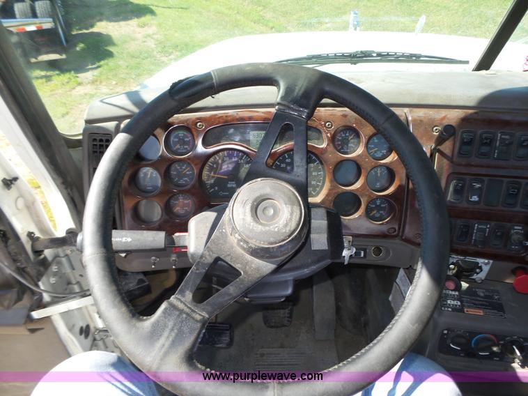 image for item L4005 2002 Mack CH613 semi truck