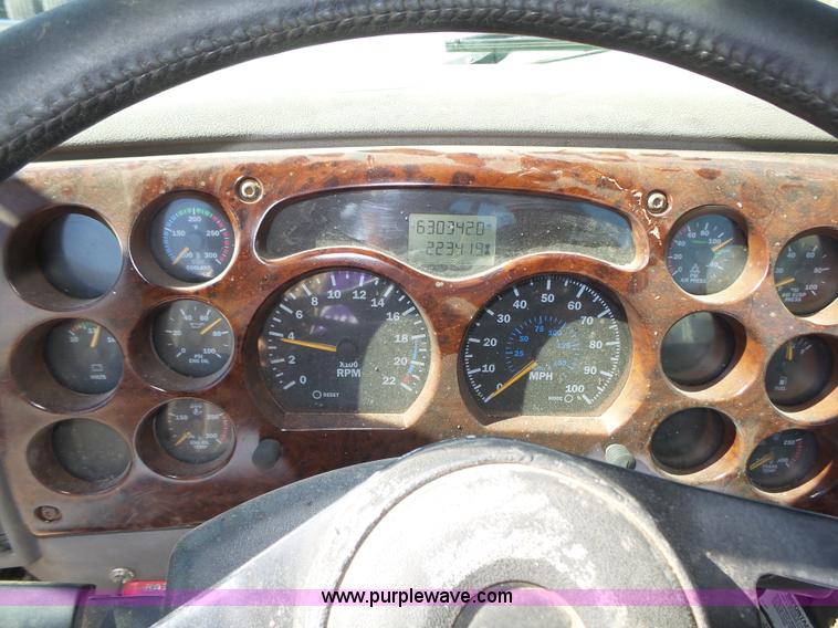 image for item L4005 2002 Mack CH613 semi truck