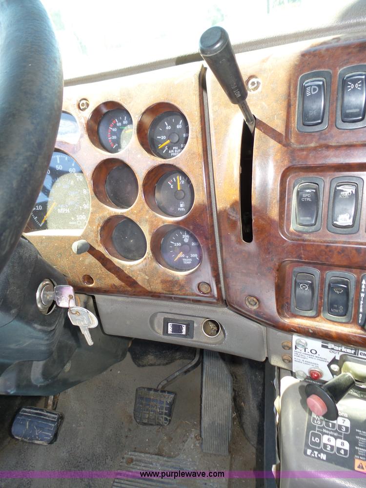 image for item L4005 2002 Mack CH613 semi truck