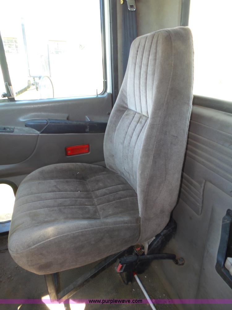 image for item L4005 2002 Mack CH613 semi truck