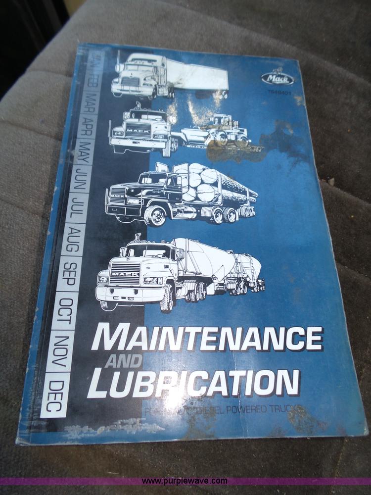 image for item L4005 2002 Mack CH613 semi truck