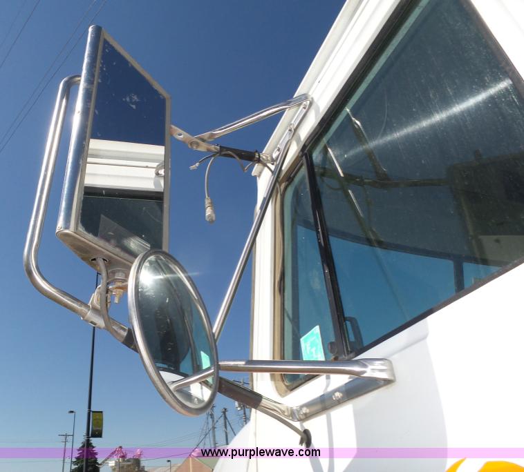 image for item L4005 2002 Mack CH613 semi truck