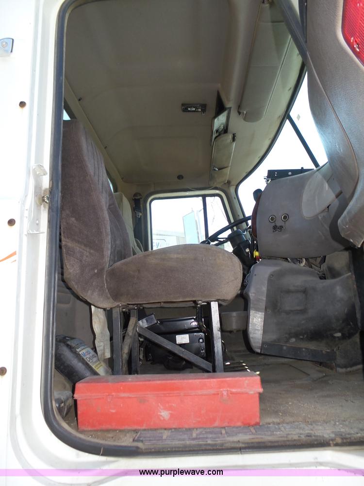 image for item L4005 2002 Mack CH613 semi truck